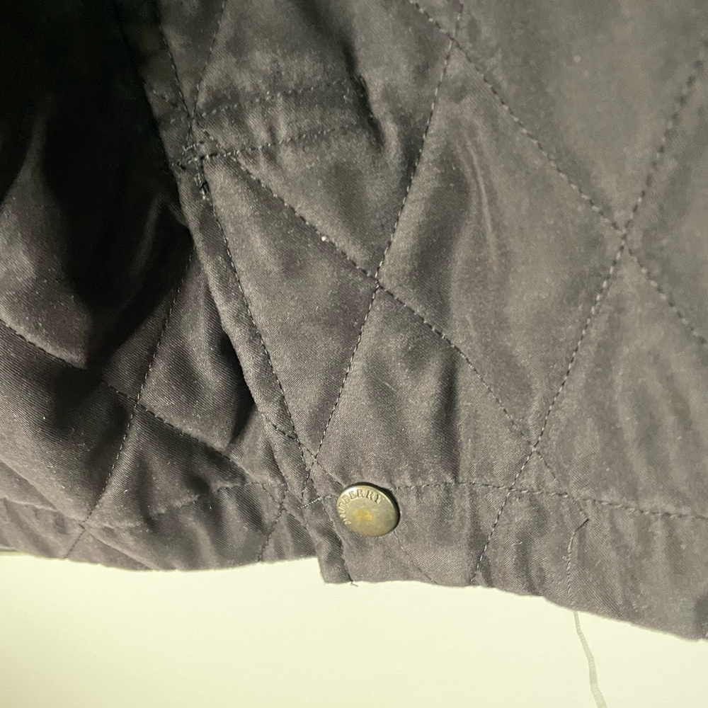 Burberry Black Quilted Jacket w/corduroy collar & Classic Nova Check lining. - Picture 10 of 14